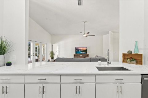 House in Homosassa, Florida 3 bedrooms, 199 sq.m. № 2390996 - photo 17