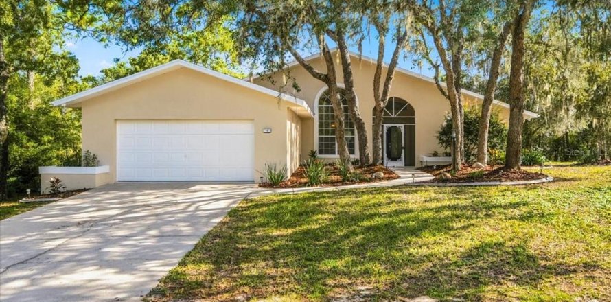 House in Homosassa, Florida 3 bedrooms, 199 sq.m. № 2390996