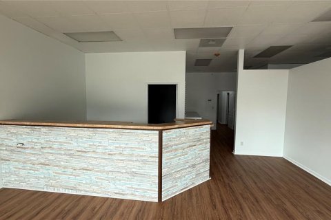 Propiedad comercial en alquiler en Port Charlotte, Florida, 111.48 m2 № 1798509 - foto 8