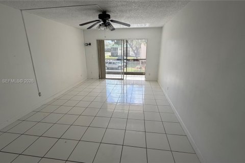Condo in Coral Springs, Florida, 2 bedrooms  № 2032729 - photo 10