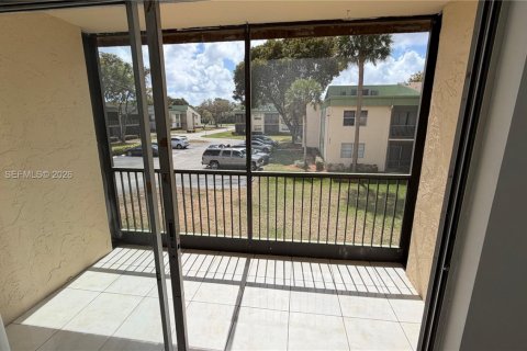 Condo in Coral Springs, Florida, 2 bedrooms  № 2032729 - photo 11