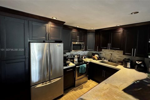 Condominio en Coral Springs, Florida, 2 dormitorios № 2032729