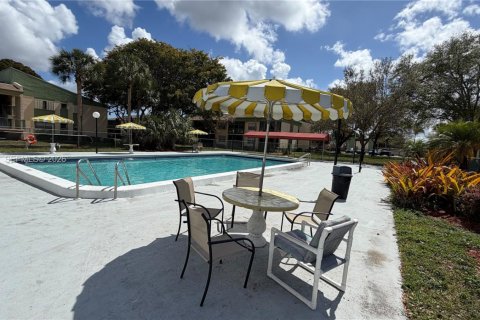 Condo in Coral Springs, Florida, 2 bedrooms  № 2032729 - photo 14