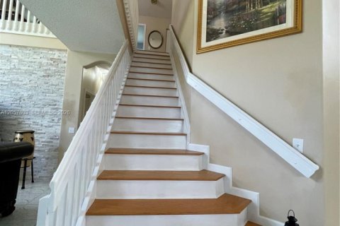 Casa en venta en Pembroke Pines, Florida, 5 dormitorios, 279.36 m2 № 2248891 - foto 9