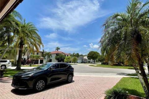 Casa en venta en Pembroke Pines, Florida, 5 dormitorios, 279.36 m2 № 2248891 - foto 4