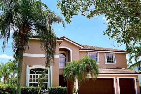 Casa en Pembroke Pines, Florida 5 dormitorios, 279.36 m2 № 2248891