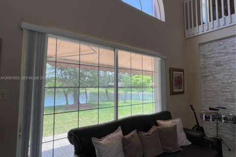 Casa en venta en Pembroke Pines, Florida, 5 dormitorios, 279.36 m2 № 2248891 - foto 14