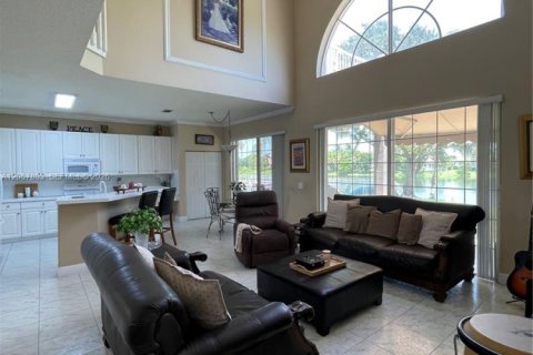 Casa en venta en Pembroke Pines, Florida, 5 dormitorios, 279.36 m2 № 2248891 - foto 18