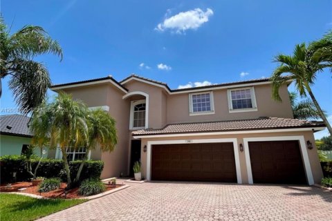 Casa en venta en Pembroke Pines, Florida, 5 dormitorios, 279.36 m2 № 2248891 - foto 2