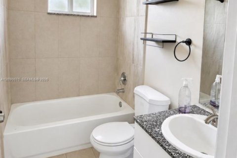 Townhouse in Hialeah, Florida 2 bedrooms, 76.18 sq.m. № 2368393 - photo 7