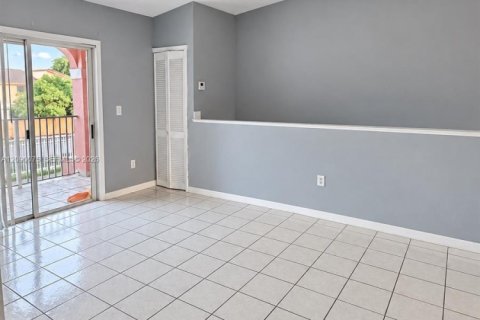 Townhouse in Hialeah, Florida 2 bedrooms, 76.18 sq.m. № 2368393 - photo 5