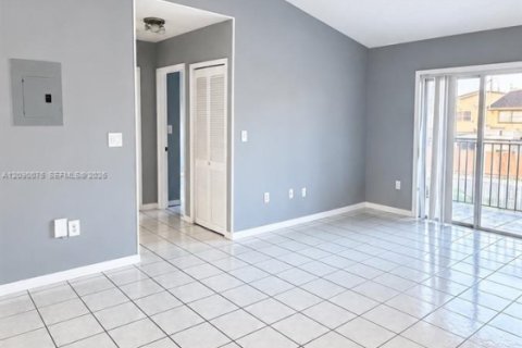 Townhouse in Hialeah, Florida 2 bedrooms, 76.18 sq.m. № 2368393 - photo 3