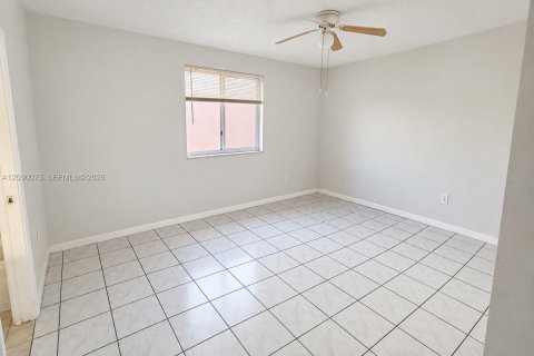 Townhouse in Hialeah, Florida 2 bedrooms, 76.18 sq.m. № 2368393 - photo 8