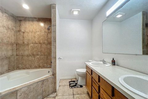 House in Lakeland, Florida 3 bedrooms, 136.94 sq.m. № 1801702 - photo 24
