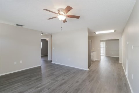 Casa en alquiler en New Port Richey, Florida, 2 dormitorios, 122.82 m2 № 1899119 - foto 4