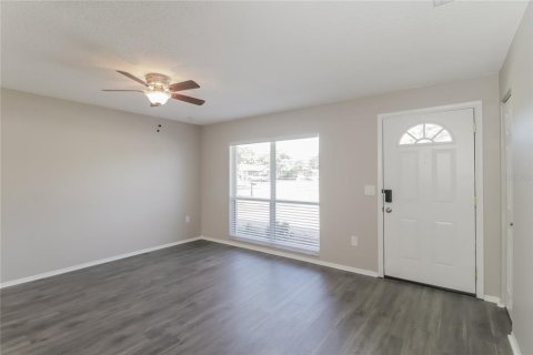 Casa en alquiler en New Port Richey, Florida, 2 dormitorios, 122.82 m2 № 1899119 - foto 3