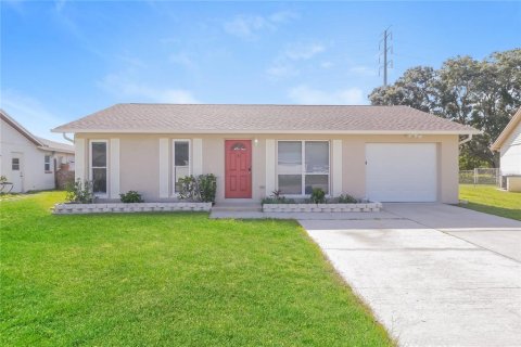 Casa en alquiler en New Port Richey, Florida, 2 dormitorios, 122.82 m2 № 1899119 - foto 1