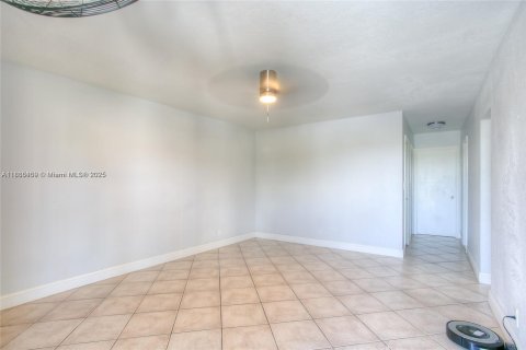 Propiedad comercial en venta en Fort Lauderdale, Florida, 155.24 m2 № 1894236 - foto 11