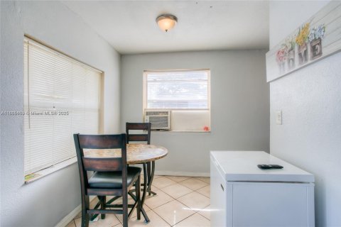 Propiedad comercial en venta en Fort Lauderdale, Florida, 155.24 m2 № 1894236 - foto 4