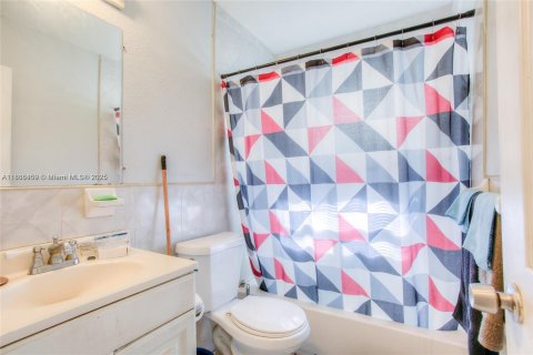 Propiedad comercial en venta en Fort Lauderdale, Florida, 155.24 m2 № 1894236 - foto 7
