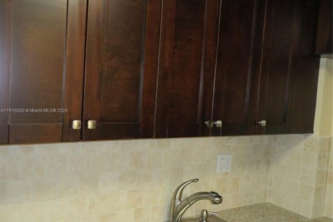 Copropriété à louer à Hallandale Beach, Floride: 1 chambre, 58.06 m2 № 1966447 - photo 7