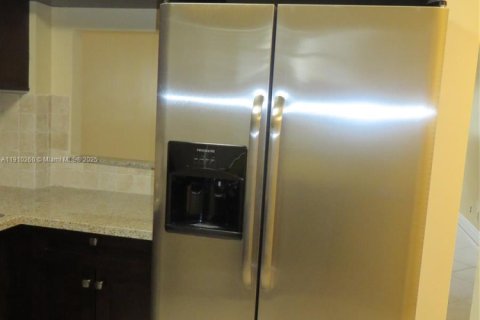 Copropriété à louer à Hallandale Beach, Floride: 1 chambre, 58.06 m2 № 1966447 - photo 4