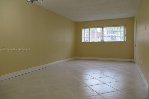 Copropriété à louer à Hallandale Beach, Floride: 1 chambre, 58.06 m2 № 1966447 - photo 10