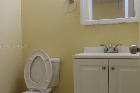 Copropriété à louer à Hallandale Beach, Floride: 1 chambre, 58.06 m2 № 1966447 - photo 14