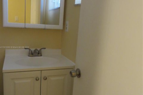 Copropriété à louer à Hallandale Beach, Floride: 1 chambre, 58.06 m2 № 1966447 - photo 15