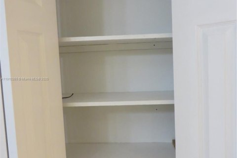 Copropriété à louer à Hallandale Beach, Floride: 1 chambre, 58.06 m2 № 1966447 - photo 13