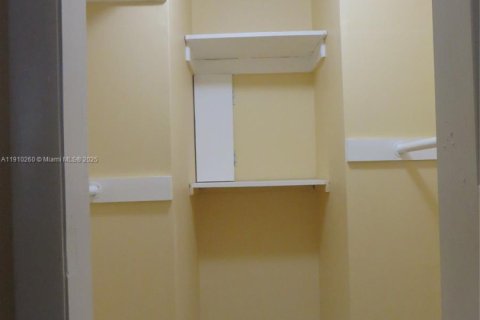 Copropriété à louer à Hallandale Beach, Floride: 1 chambre, 58.06 m2 № 1966447 - photo 17