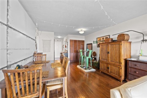 Condominio en venta en North Miami, Florida, 1 dormitorio, 83.61 m2 № 2012339 - foto 12
