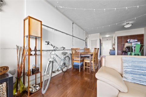 Condominio en venta en North Miami, Florida, 1 dormitorio, 83.61 m2 № 2012339 - foto 29
