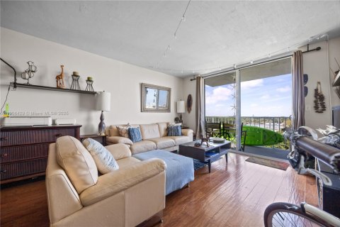 Condominio en venta en North Miami, Florida, 1 dormitorio, 83.61 m2 № 2012339 - foto 11