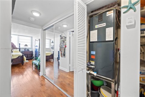 Condominio en venta en North Miami, Florida, 1 dormitorio, 83.61 m2 № 2012339 - foto 26