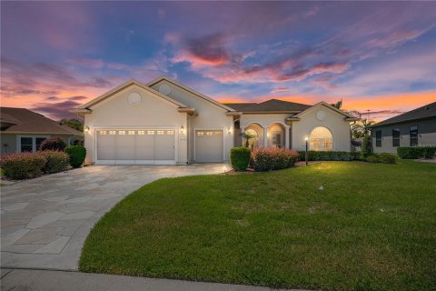 House in Summerfield, Florida 3 bedrooms, 189.8 sq.m. № 2205057