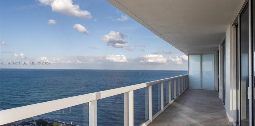 Кондоминиум с 2 спальнями в Халландейл-Бич, Флорида № 2052873