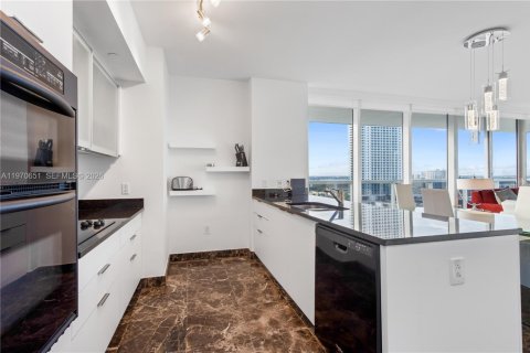 Снять в аренду кондоминиум в Халландейл-Бич, Флорида 2 спальни, 135.45м2, № 2052873 - фото 8