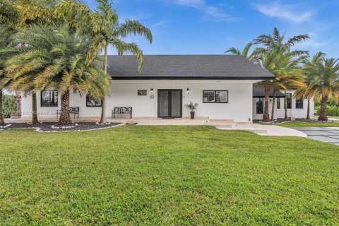 House in Homestead, Florida 5 bedrooms, 270.53 sq.m. № 1963350 - photo 4