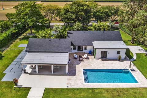 House in Homestead, Florida 5 bedrooms, 270.53 sq.m. № 1963350 - photo 9