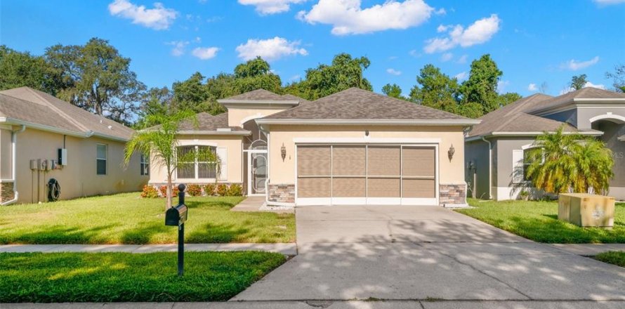 House in Hudson, Florida 3 bedrooms, 183.85 sq.m. № 1918846