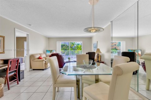 Condo in Sunny Isles Beach, Florida, 2 bedrooms № 2070640 - photo 7