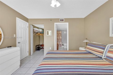 Condo in Sunny Isles Beach, Florida, 2 bedrooms № 2070640 - photo 13