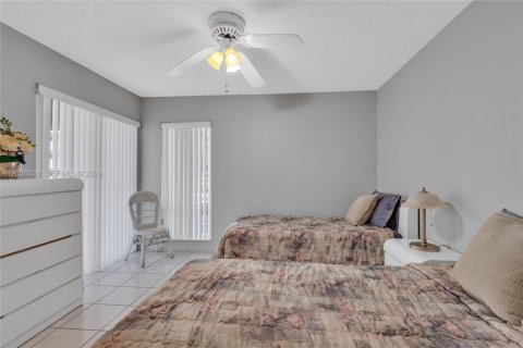 Condo in Sunny Isles Beach, Florida, 2 bedrooms № 2070640 - photo 16