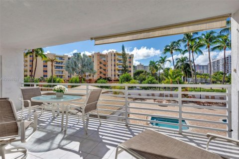 Condo in Sunny Isles Beach, Florida, 2 bedrooms № 2070640