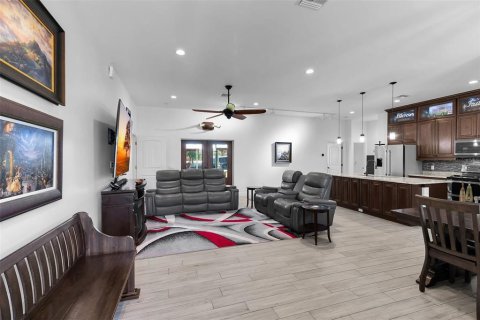 Villa ou maison à vendre à Punta Gorda, Floride: 4 chambres, 184.78 m2 № 2408550 - photo 4