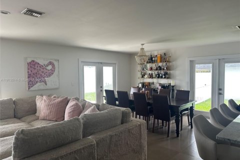 Купить виллу или дом в Майами, Флорида 3 спальни, 143.26м2, № 1968847 - фото 13