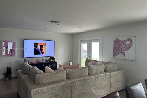 Купить виллу или дом в Майами, Флорида 3 спальни, 143.26м2, № 1968847 - фото 12