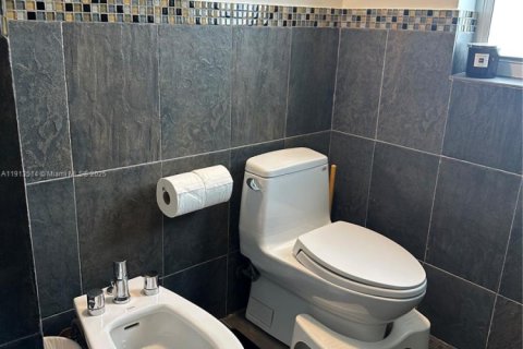 Купить виллу или дом в Майами, Флорида 3 спальни, 143.26м2, № 1968847 - фото 22