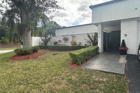 Купить виллу или дом в Майами, Флорида 3 спальни, 143.26м2, № 1968847 - фото 3